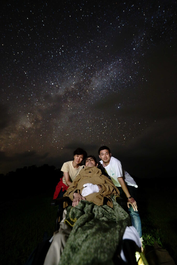 The Milky Way appearing through the clouds – a miracle moment when a family brought their hospitalized father with an oxygen tank to see the starry sky at Nagareboshi no Oka, Ishigaki Island